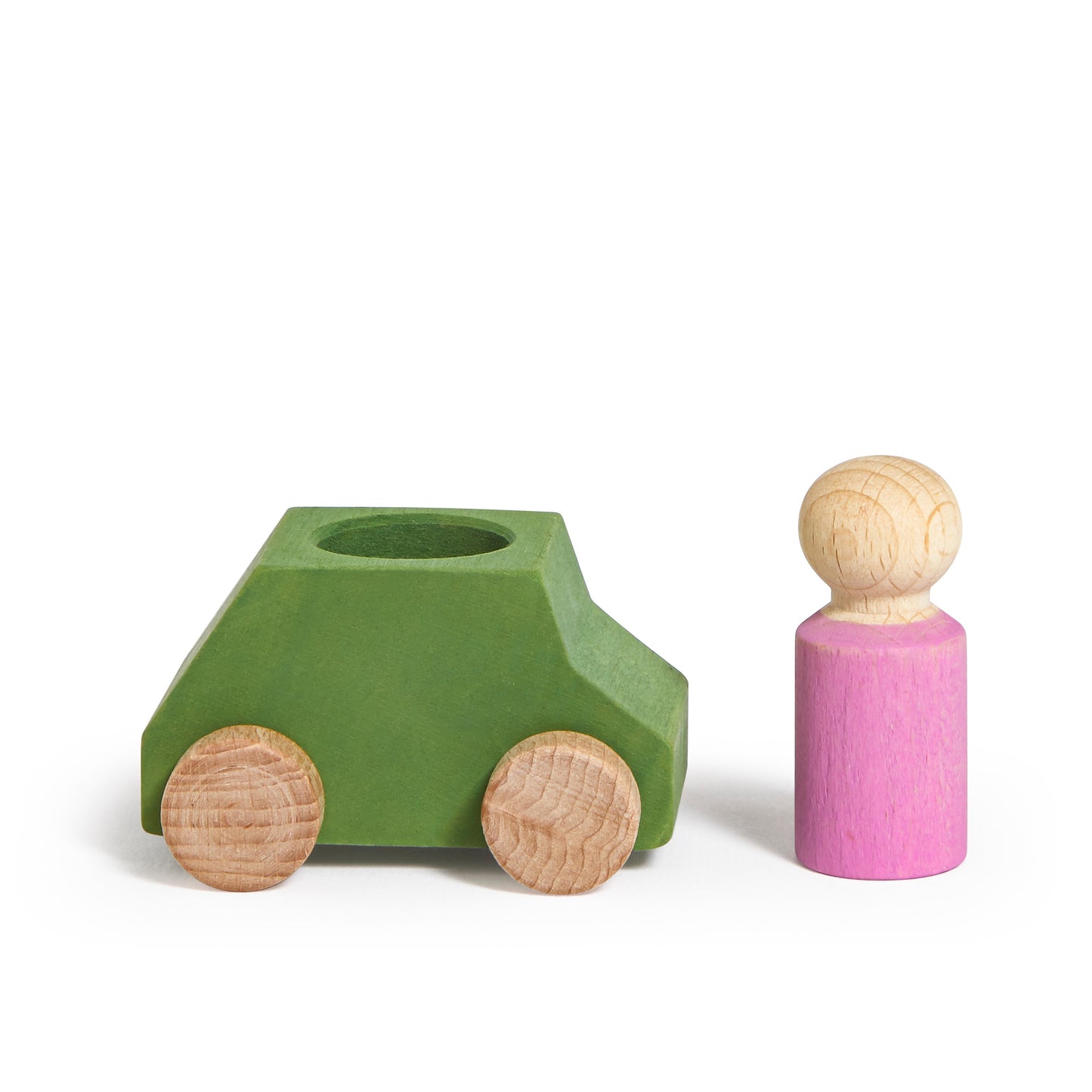 Holzauto mit Figur in verschiedenen Farben