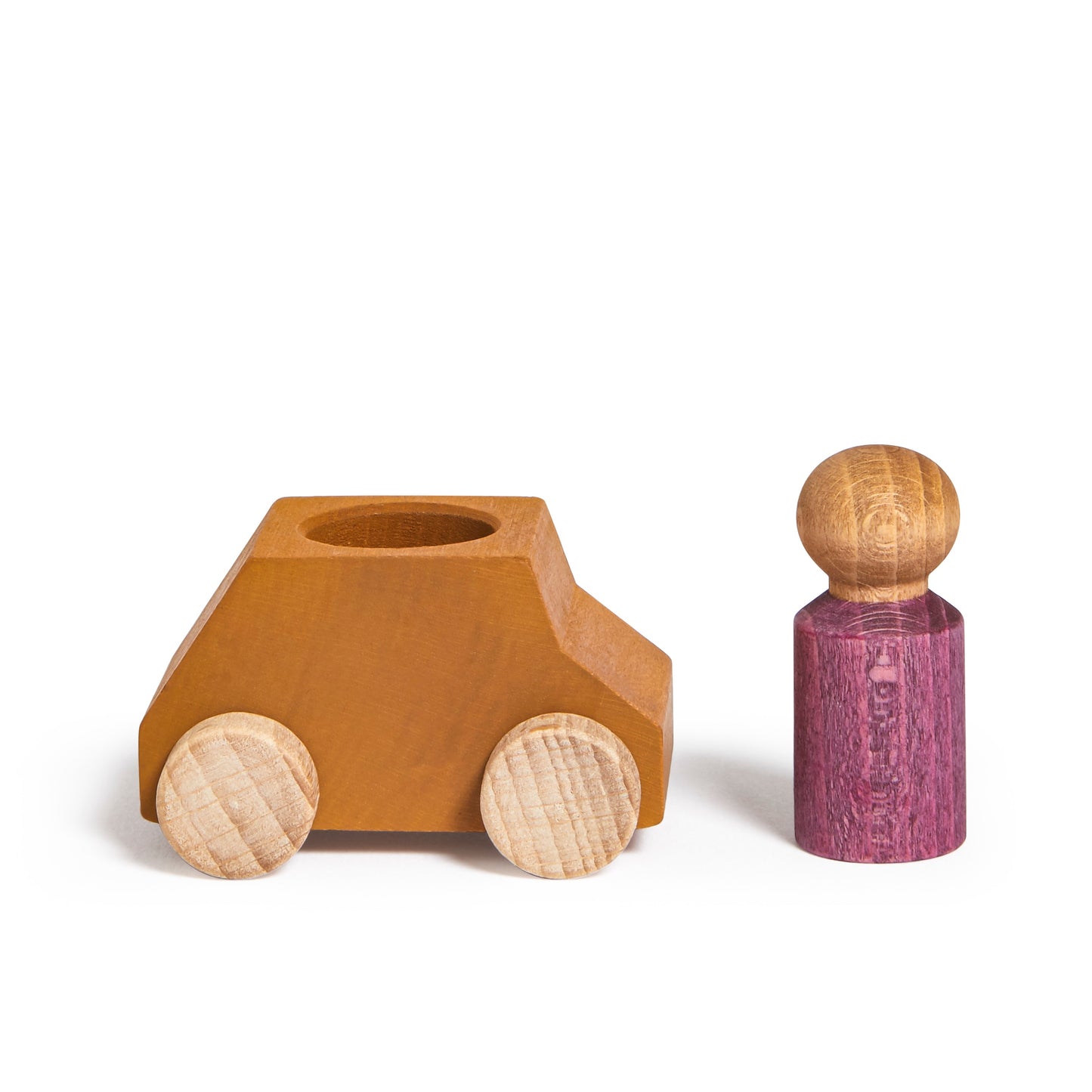 Holzauto mit Figur in verschiedenen Farben