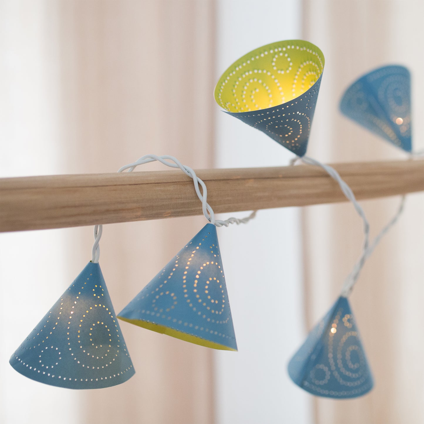 Bastelset Lichterkette zum Prickeln - Kegel Türkis/Grün