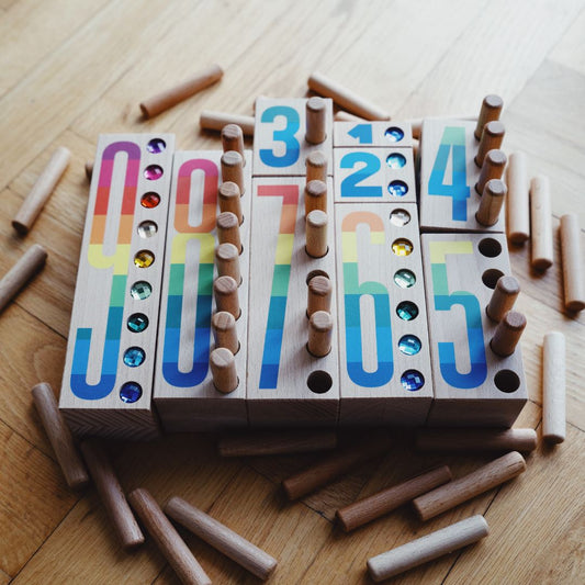 Zahlenblöcke mit Diamanten